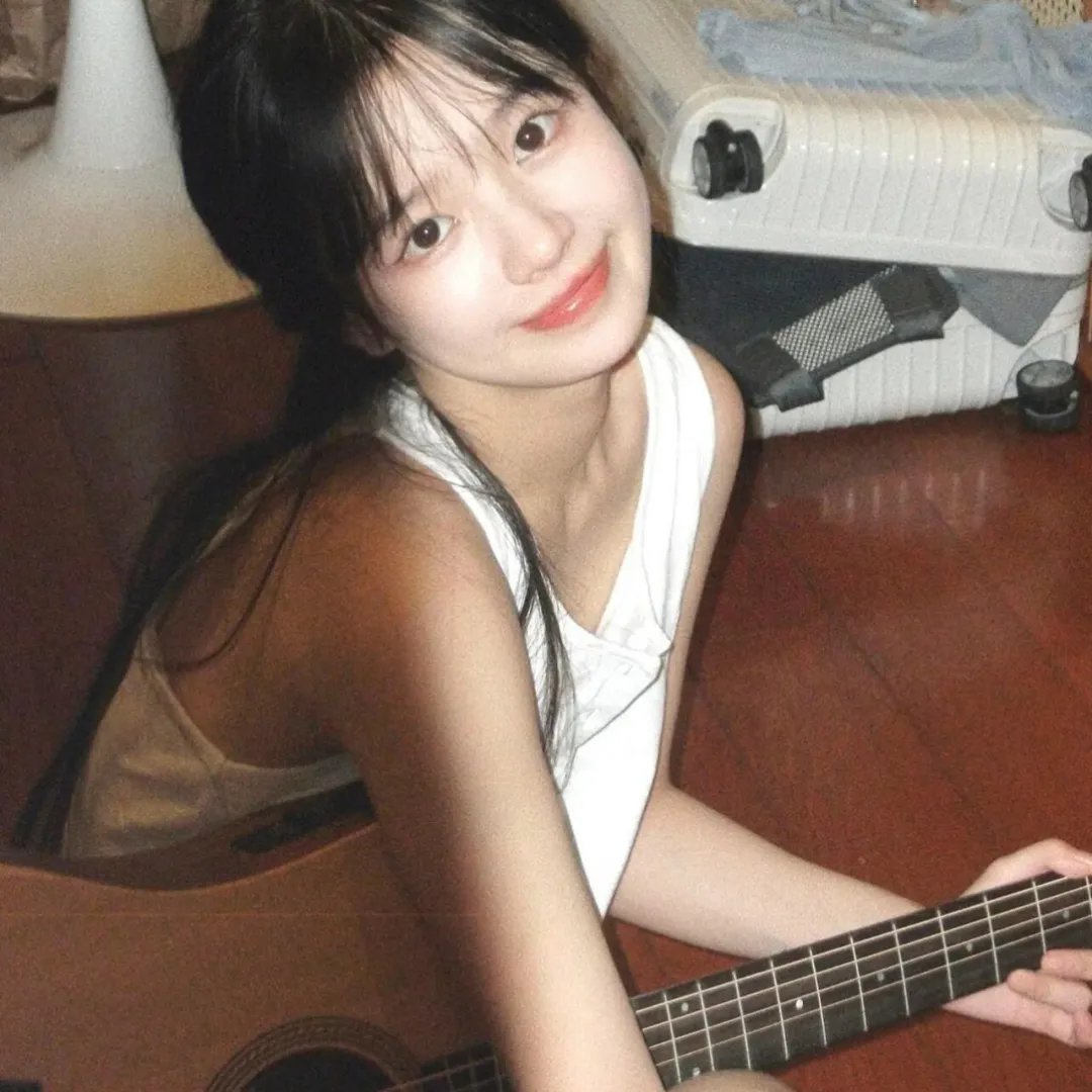 树下有片红房子